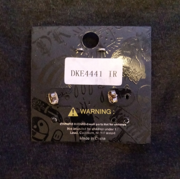 Cat Earrings! Patches! Skull Accessories! Sticker! A Partridge in a POSH TREE π - Picture 8 of 16